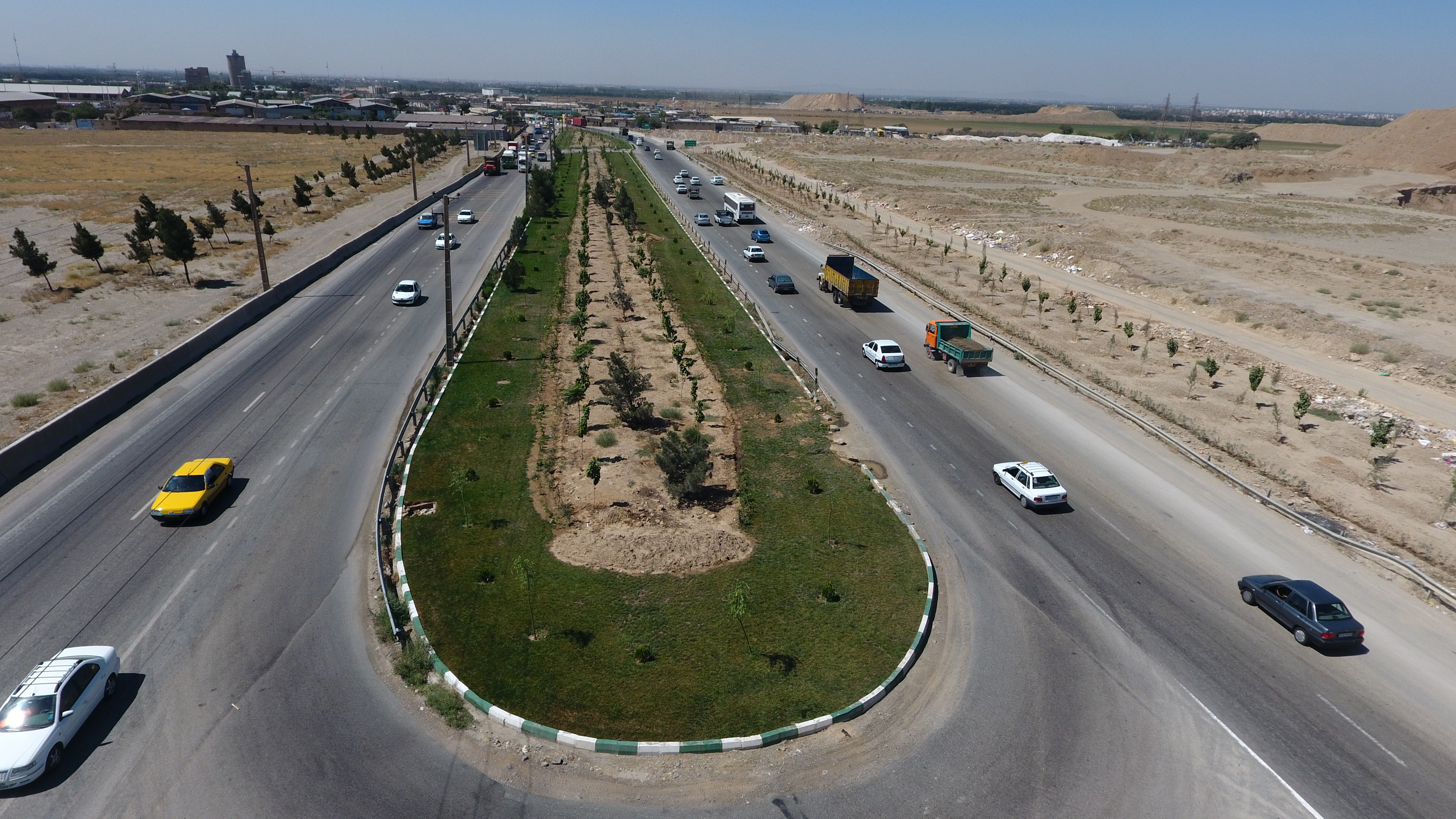 ورودی شهر احمدآباد مستوفی